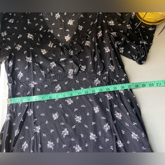 NWT GAP Ruffle Mini Dress in Black & White Floral - Picture 7 of 13